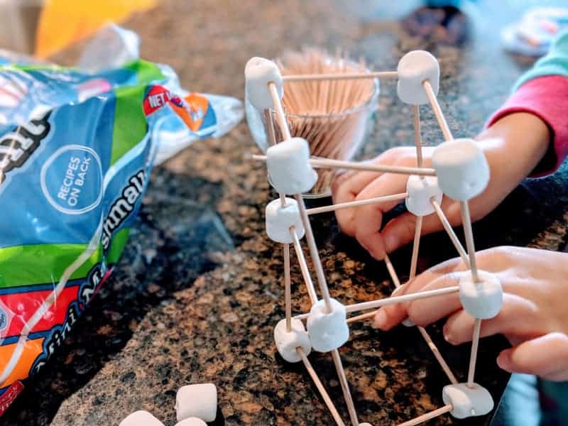 Toothpick and marshmallow building - Indoor activities for kids